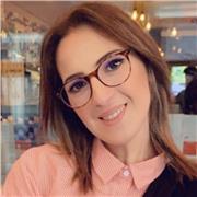 Je donne des cours d'arabe pour tout niveaux et aux personnes qui souhaitent améliorer leur aisance à l'oral à travers des discussions et aussi à l'écrit orthographe, grammaire, conjugaison